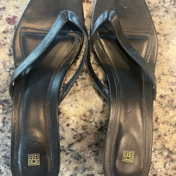 Toteme Black Leather heeled flip flops. Size 39. - Picture 5 of 7